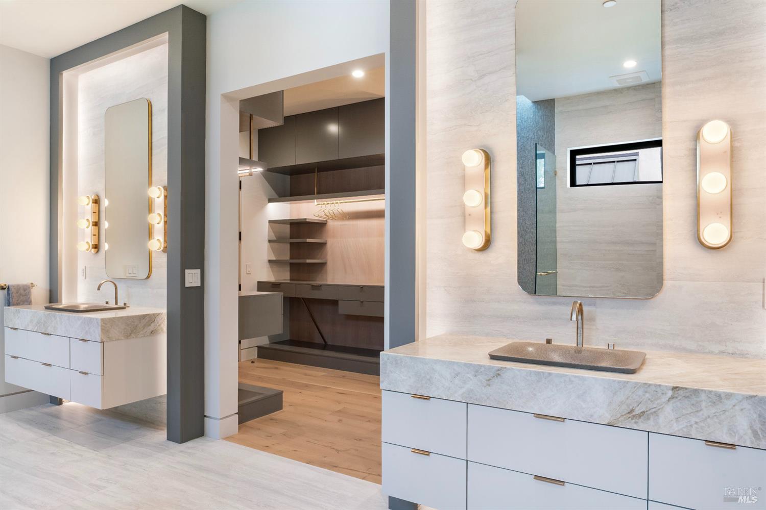 Detail Gallery Image 14 of 33 For 983 Grove St, Healdsburg,  CA 95448 - 5 Beds | 5/3 Baths