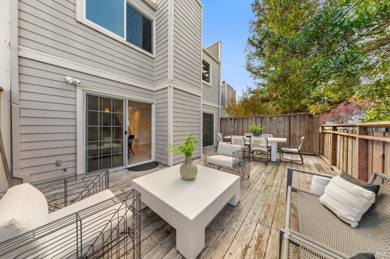 Detail Gallery Image 28 of 29 For 14 Mariner Green Dr, Corte Madera,  CA 94925 - 3 Beds | 2/1 Baths