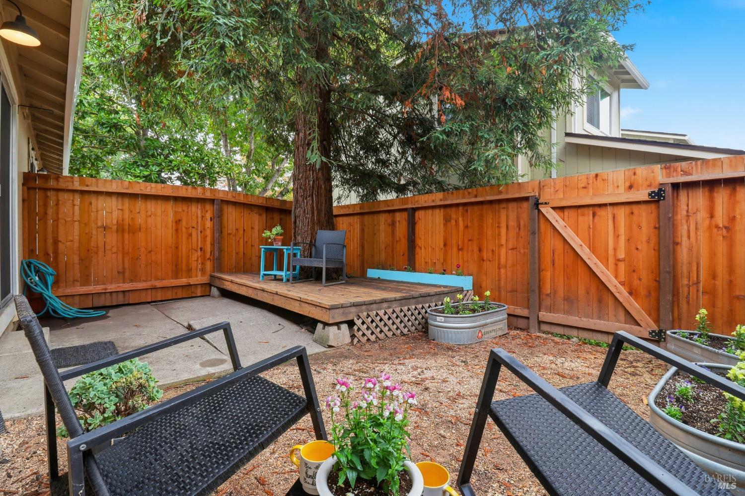 Detail Gallery Image 23 of 27 For 125 Acorn Dr, Petaluma,  CA 94952 - 2 Beds | 1/1 Baths