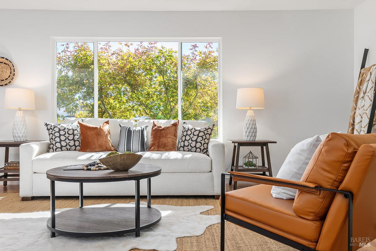 Detail Gallery Image 9 of 47 For 15 Betty Ln, Novato,  CA 94947 - 4 Beds | 2 Baths