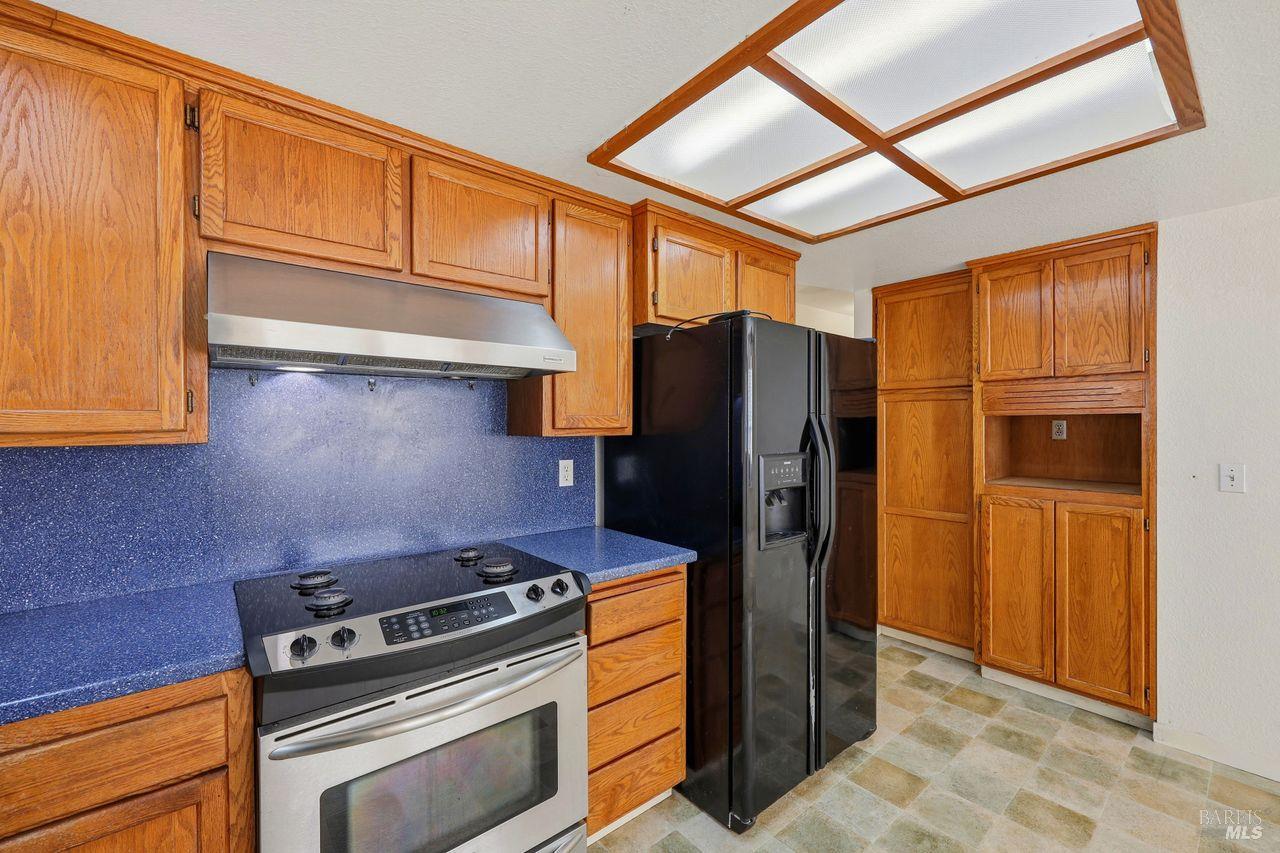 Detail Gallery Image 10 of 43 For 1617 Gamay St, Santa Rosa,  CA 95403 - 4 Beds | 3 Baths