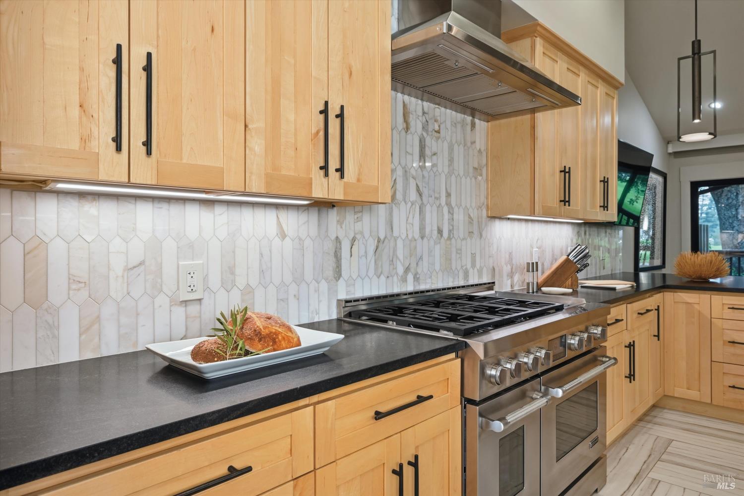 Detail Gallery Image 12 of 40 For 117 Milliken Creek Dr, Napa,  CA 94558 - 4 Beds | 3/1 Baths