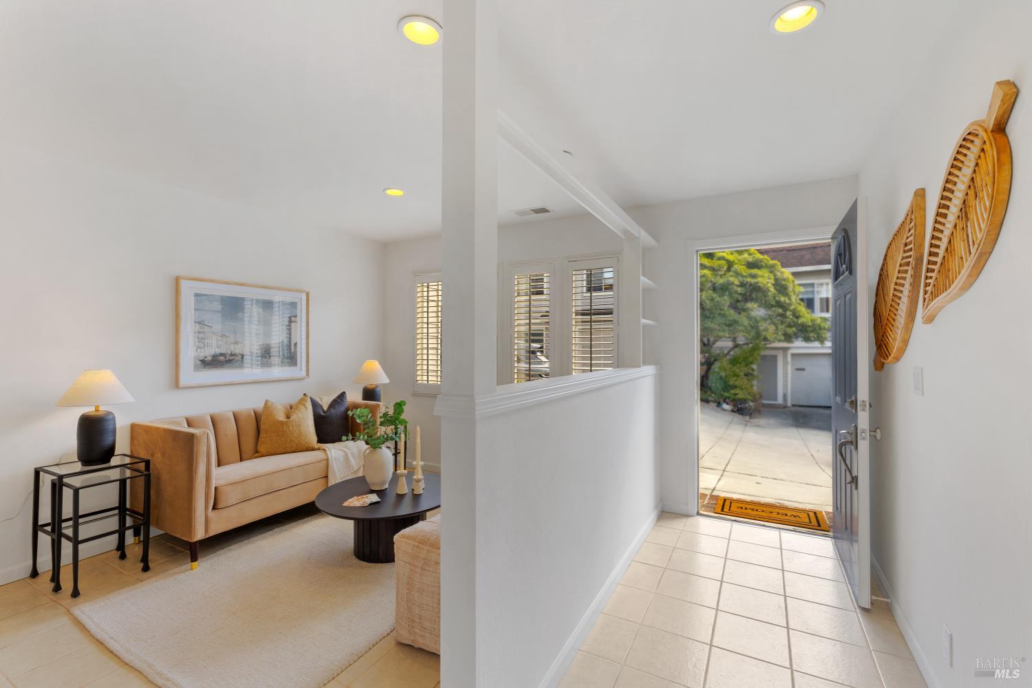 Detail Gallery Image 4 of 29 For 14 Mariner Green Dr, Corte Madera,  CA 94925 - 3 Beds | 2/1 Baths