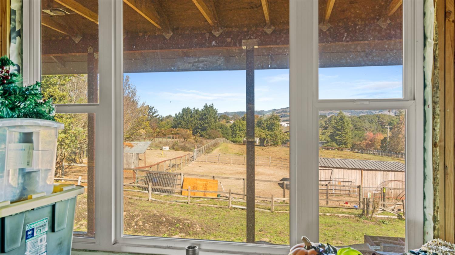 Detail Gallery Image 9 of 85 For 487 Ormsby Ln, Petaluma,  CA 94954 - 3 Beds | 2/1 Baths