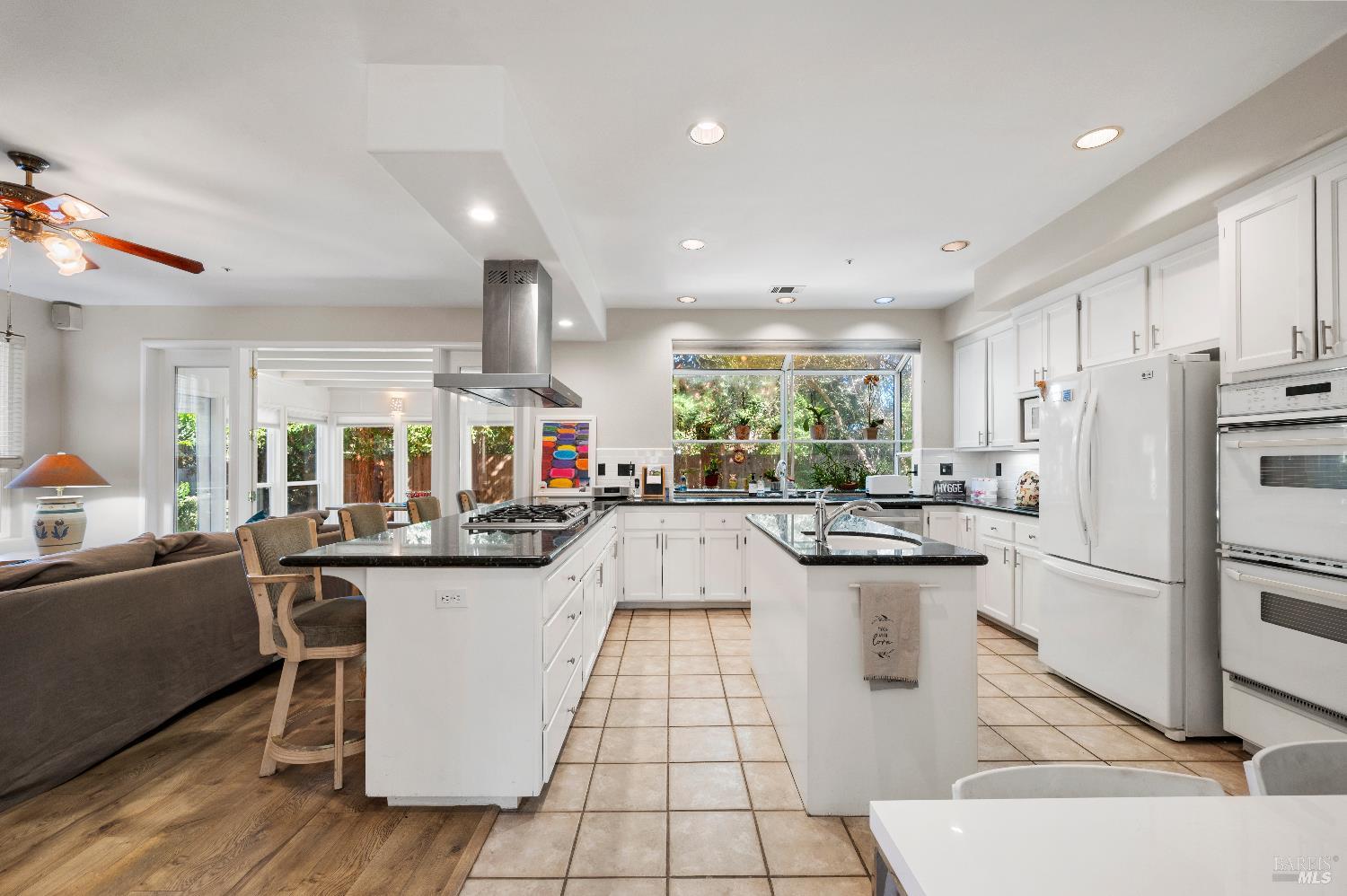 Detail Gallery Image 7 of 26 For 9 Emperor Ct, Napa,  CA 94558 - 4 Beds | 2/1 Baths