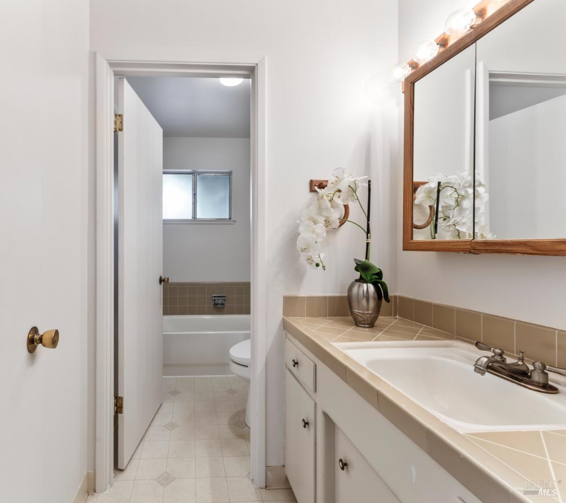 Detail Gallery Image 14 of 27 For 2470 Gina Dr, Napa,  CA 94558 - 4 Beds | 3 Baths