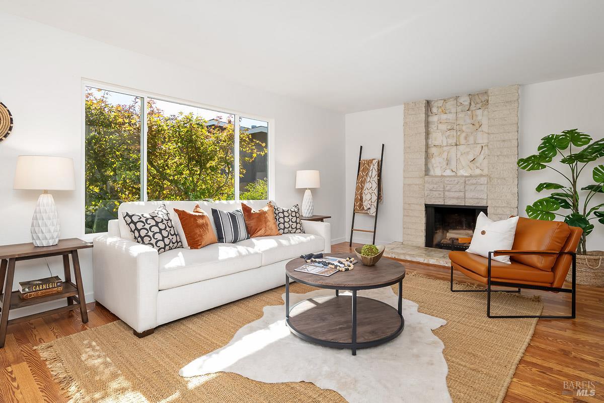 Detail Gallery Image 8 of 47 For 15 Betty Ln, Novato,  CA 94947 - 4 Beds | 2 Baths