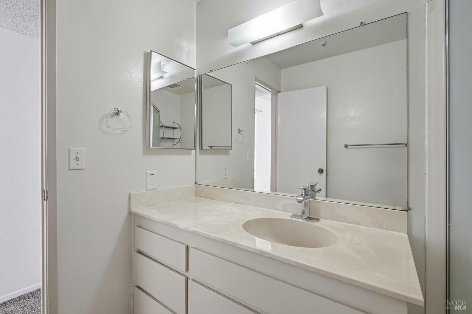 Detail Gallery Image 32 of 45 For 16 Redwood Ct, Santa Rosa,  CA 95409 - 3 Beds | 2 Baths