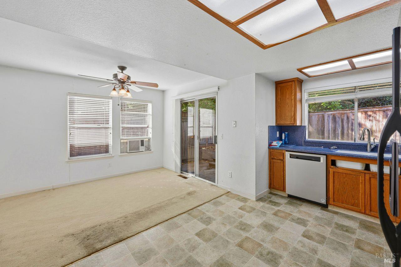 Detail Gallery Image 12 of 43 For 1617 Gamay St, Santa Rosa,  CA 95403 - 4 Beds | 3 Baths