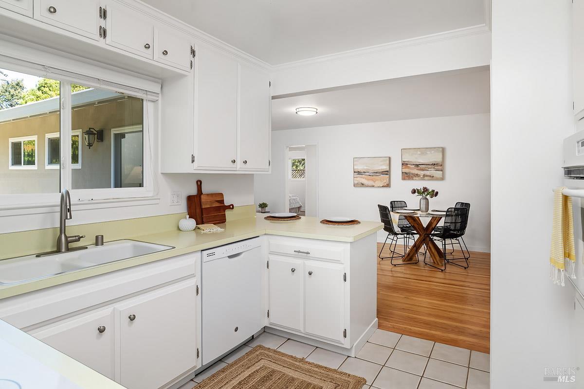 Detail Gallery Image 15 of 47 For 15 Betty Ln, Novato,  CA 94947 - 4 Beds | 2 Baths