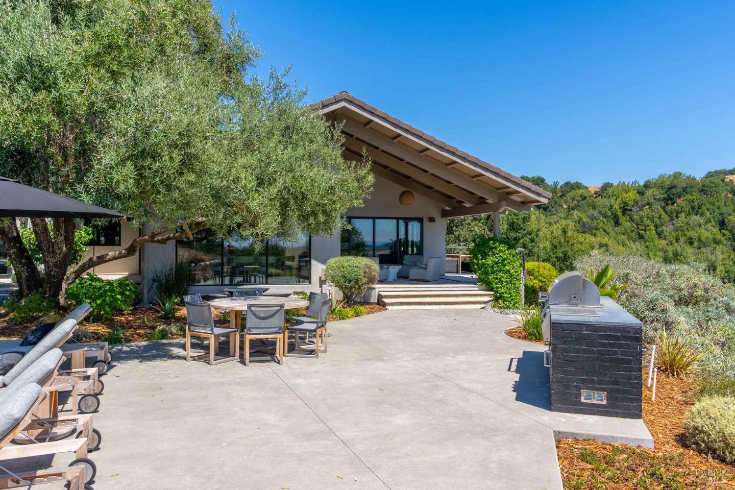 Detail Gallery Image 15 of 35 For 1250 Partrick Rd, Napa,  CA 94558 - 6 Beds | 4 Baths