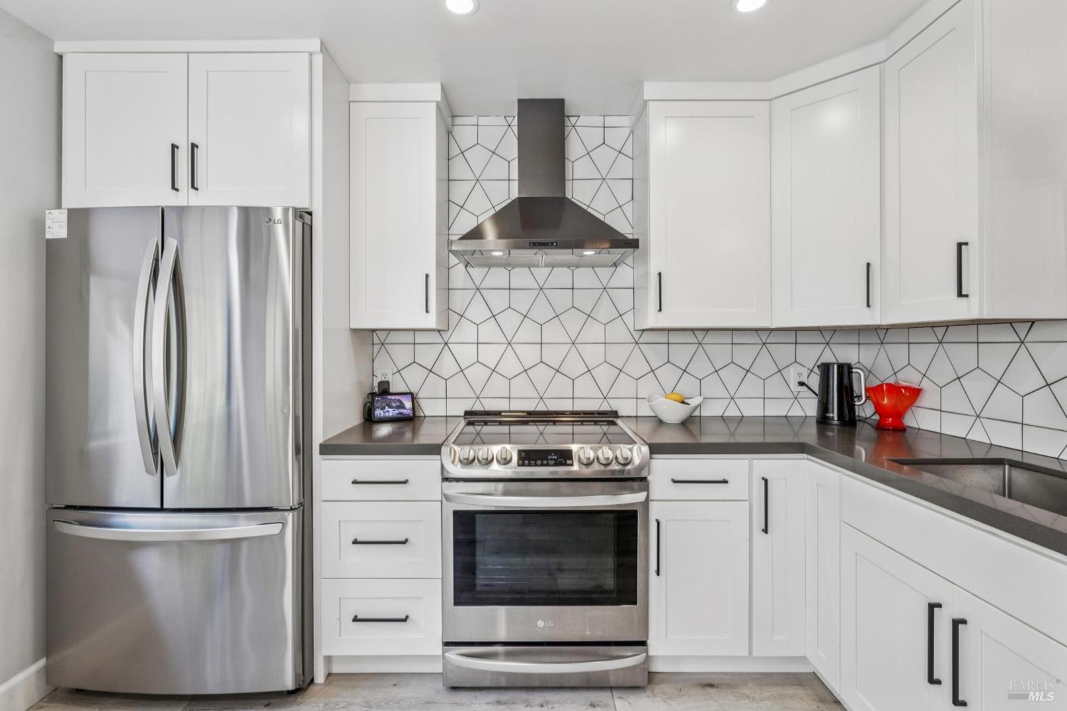 Detail Gallery Image 11 of 33 For 106 Indian Way, Novato,  CA 94949 - 3 Beds | 2 Baths