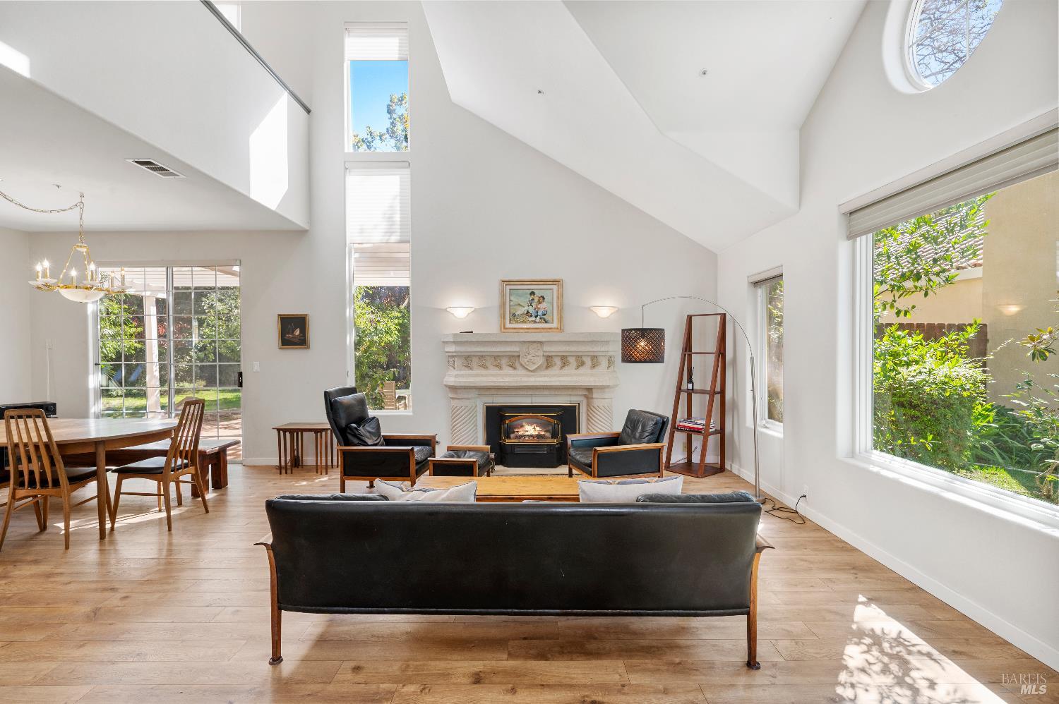 Detail Gallery Image 4 of 26 For 9 Emperor Ct, Napa,  CA 94558 - 4 Beds | 2/1 Baths