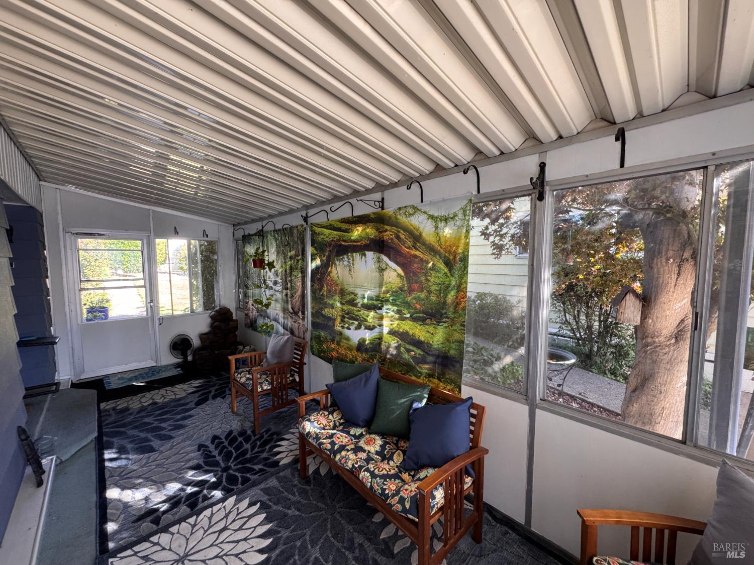 Detail Gallery Image 5 of 36 For 28 Springhill Ct, Santa Rosa,  CA 95409 - 3 Beds | 2 Baths