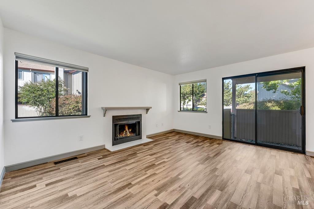 Detail Gallery Image 3 of 15 For 2513 Westberry Dr, Santa Rosa,  CA 95403 - 2 Beds | 1 Baths