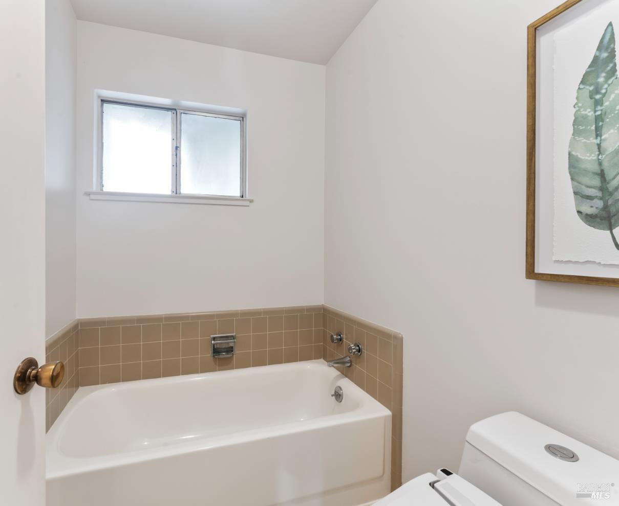 Detail Gallery Image 15 of 27 For 2470 Gina Dr, Napa,  CA 94558 - 4 Beds | 3 Baths