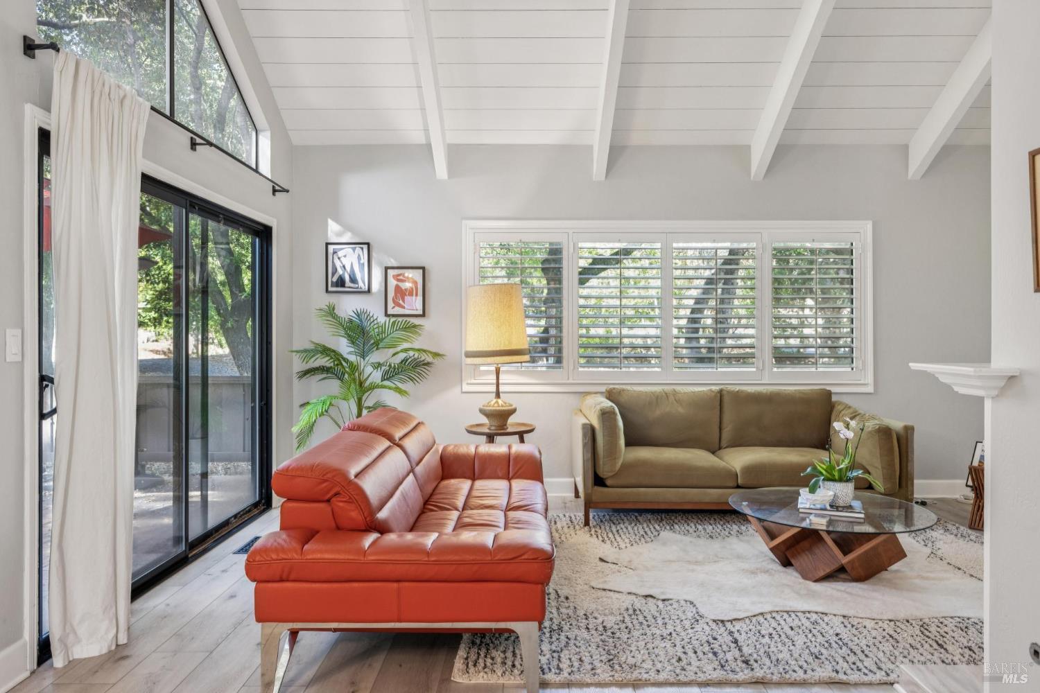 Detail Gallery Image 5 of 33 For 106 Indian Way, Novato,  CA 94949 - 3 Beds | 2 Baths