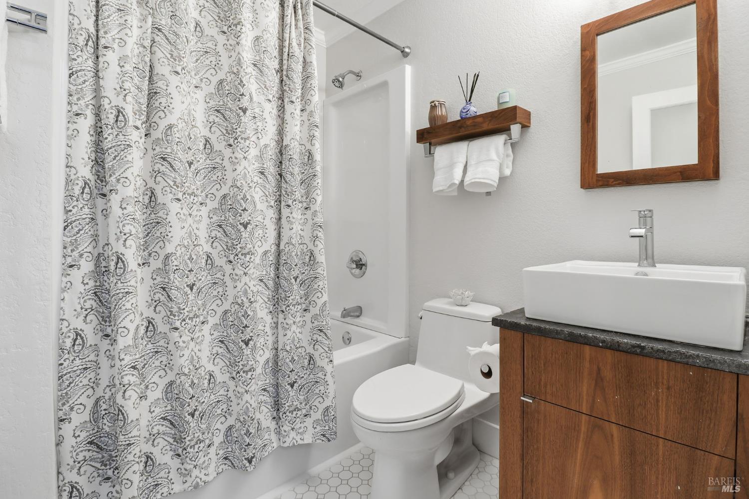 Detail Gallery Image 21 of 27 For 125 Acorn Dr, Petaluma,  CA 94952 - 2 Beds | 1/1 Baths