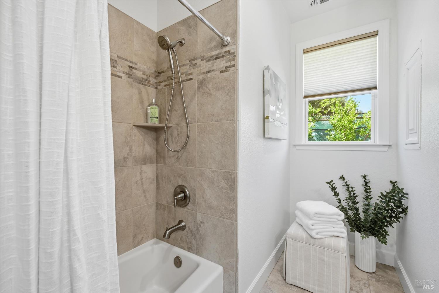 Detail Gallery Image 27 of 60 For 5251 Dry Creek Rd, Napa,  CA 94558 - 2 Beds | 2 Baths