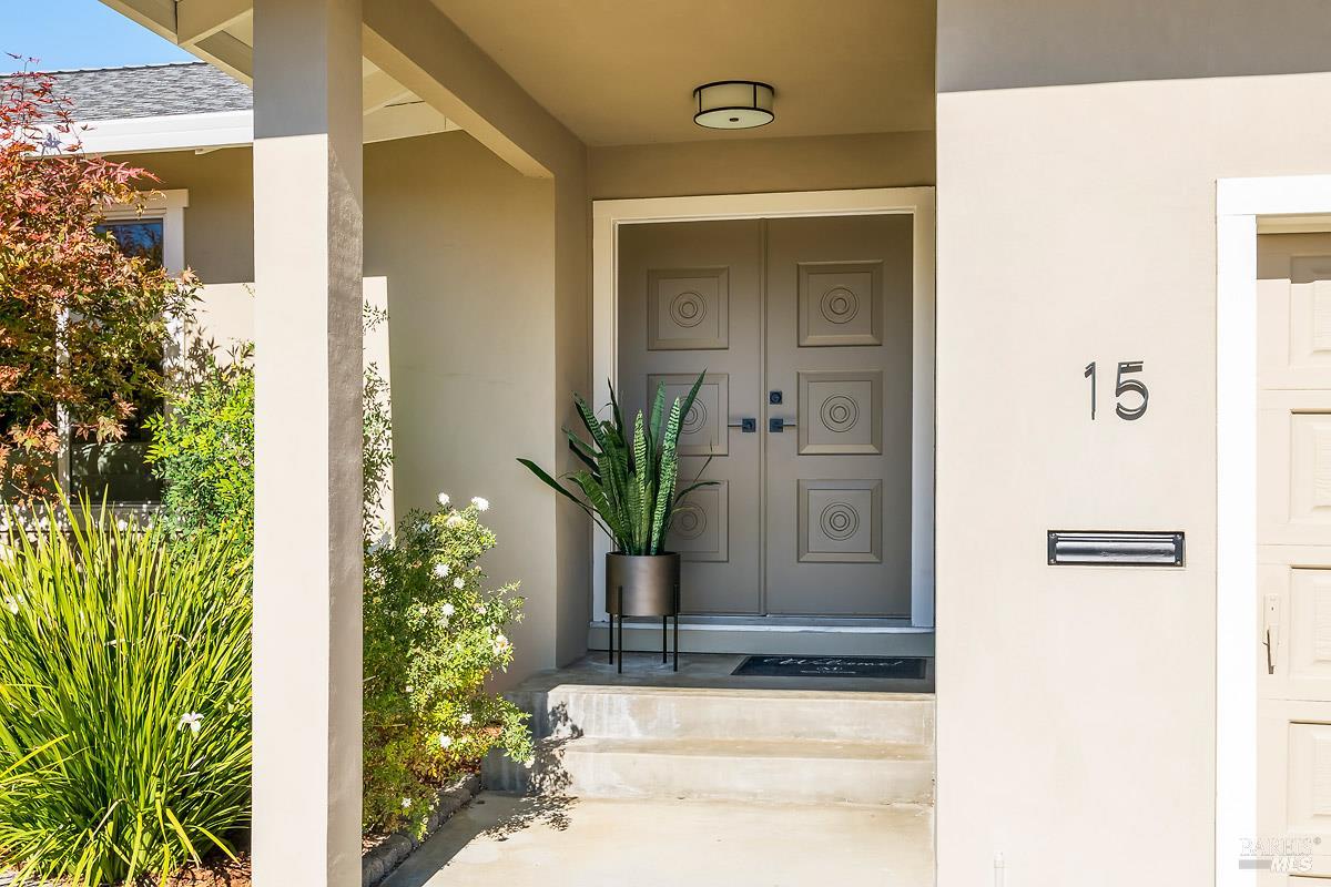 Detail Gallery Image 3 of 47 For 15 Betty Ln, Novato,  CA 94947 - 4 Beds | 2 Baths