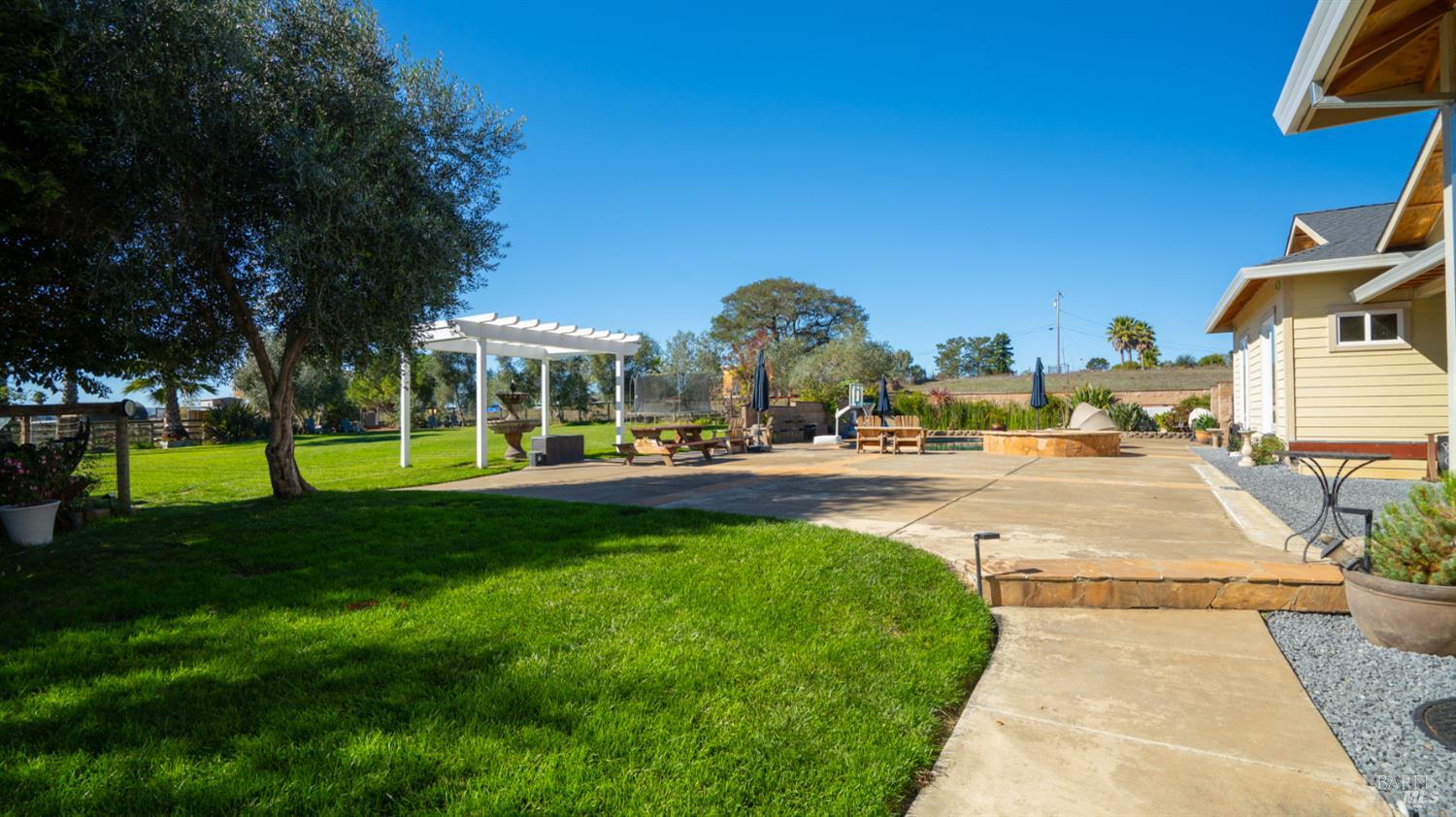 Detail Gallery Image 45 of 85 For 487 Ormsby Ln, Petaluma,  CA 94954 - 3 Beds | 2/1 Baths