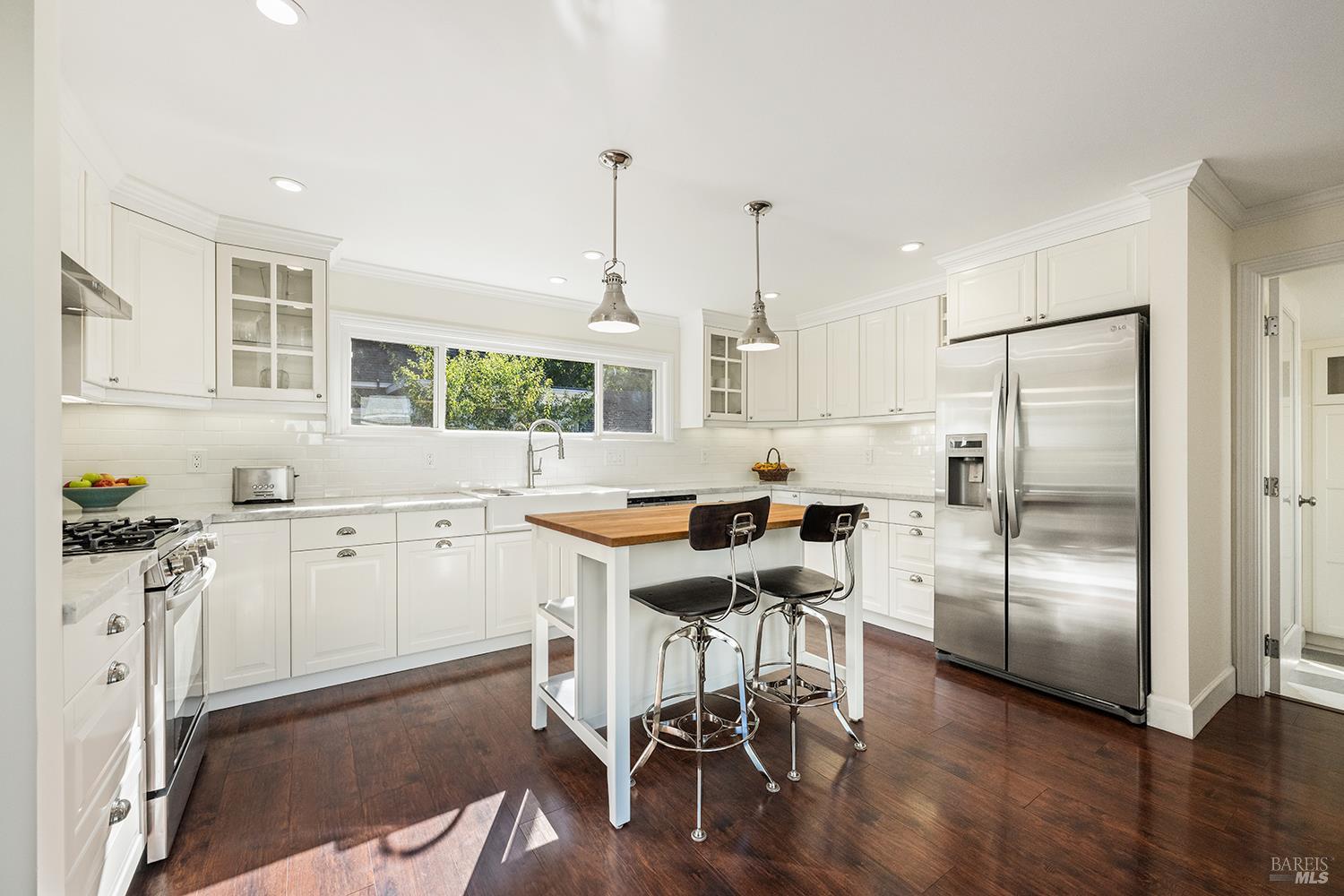 Detail Gallery Image 4 of 47 For 763 Beaver St, Santa Rosa,  CA 95404 - 3 Beds | 2 Baths