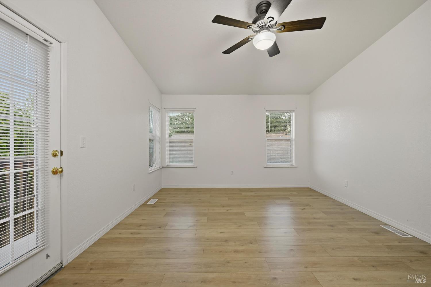 Detail Gallery Image 12 of 21 For 350 Walnut Dr, Lakeport,  CA 95453 - 2 Beds | 2 Baths