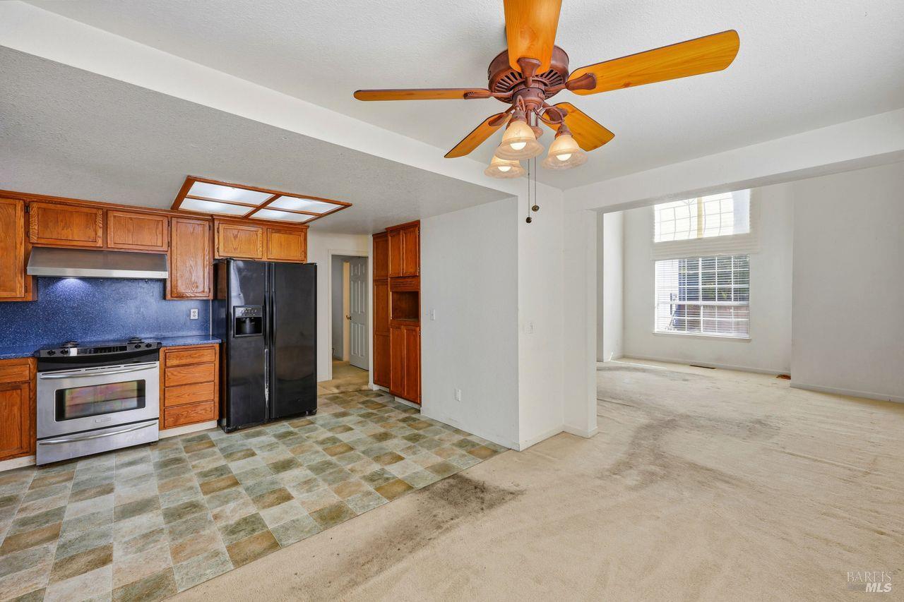 Detail Gallery Image 13 of 43 For 1617 Gamay St, Santa Rosa,  CA 95403 - 4 Beds | 3 Baths