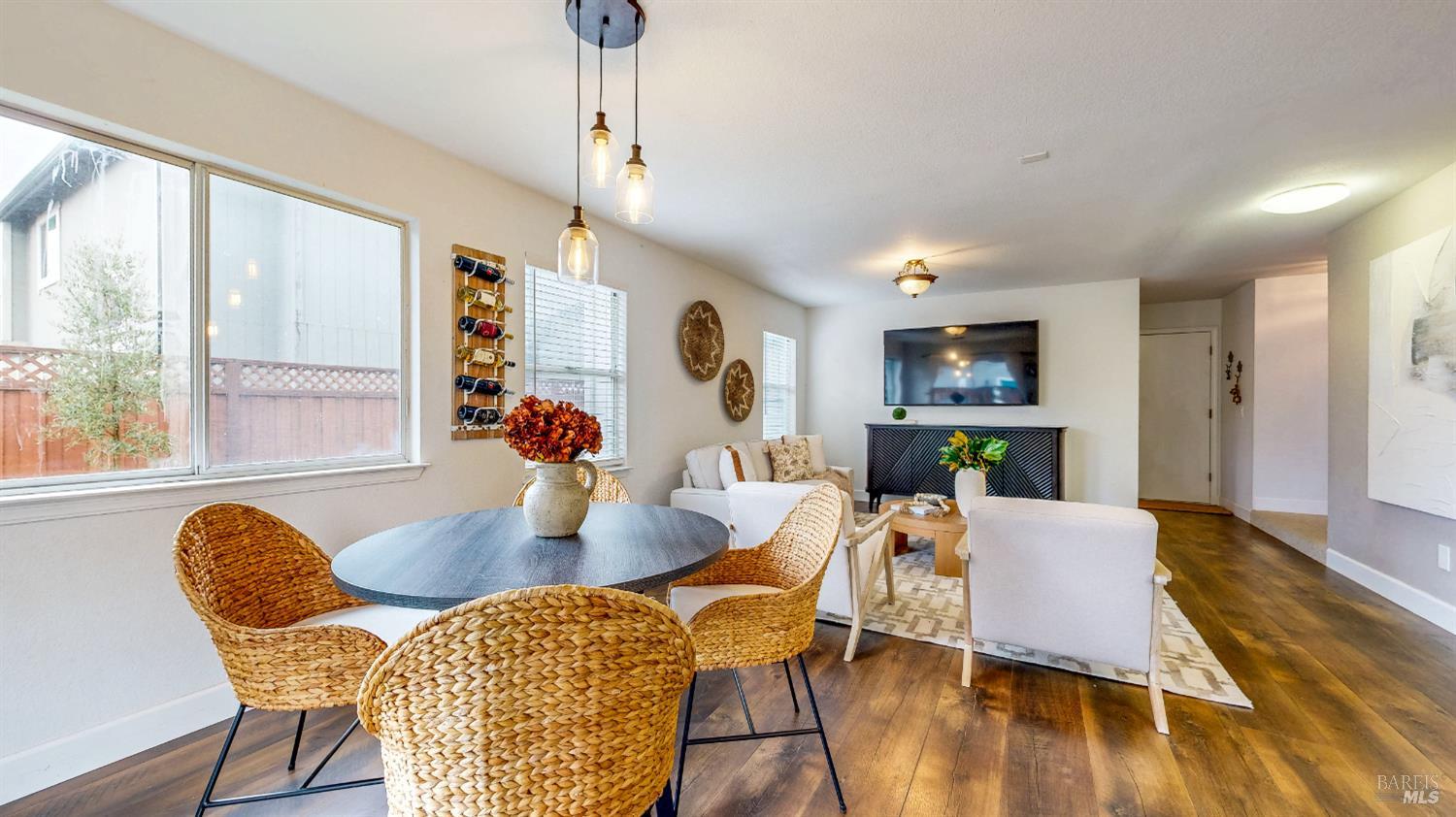 Detail Gallery Image 12 of 45 For 487 Noonan Ranch Ln, Santa Rosa,  CA 95403 - 3 Beds | 3 Baths