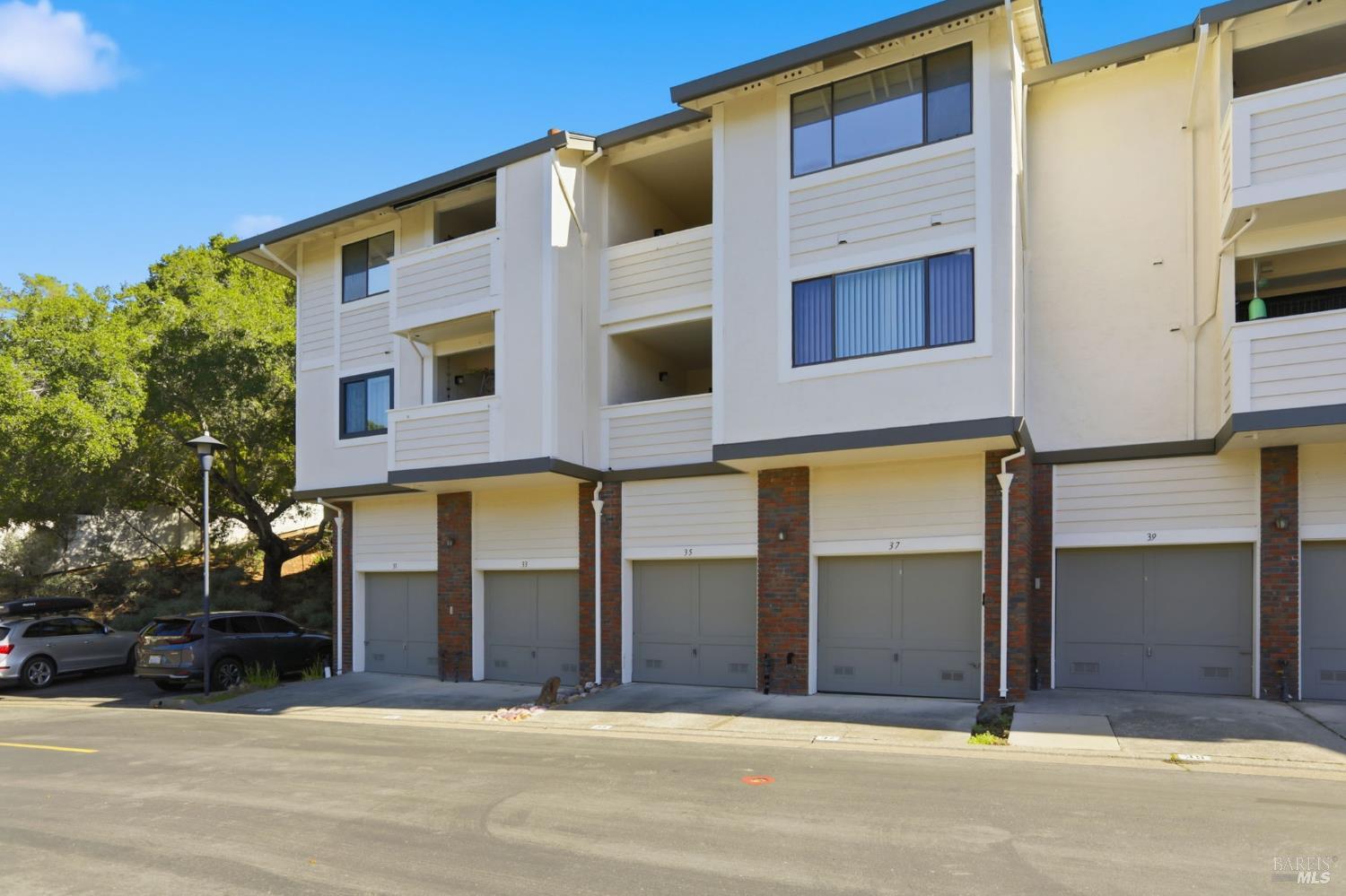 Detail Gallery Image 26 of 26 For 35 Village Cir, San Rafael,  CA 94903 - 1 Beds | 1 Baths