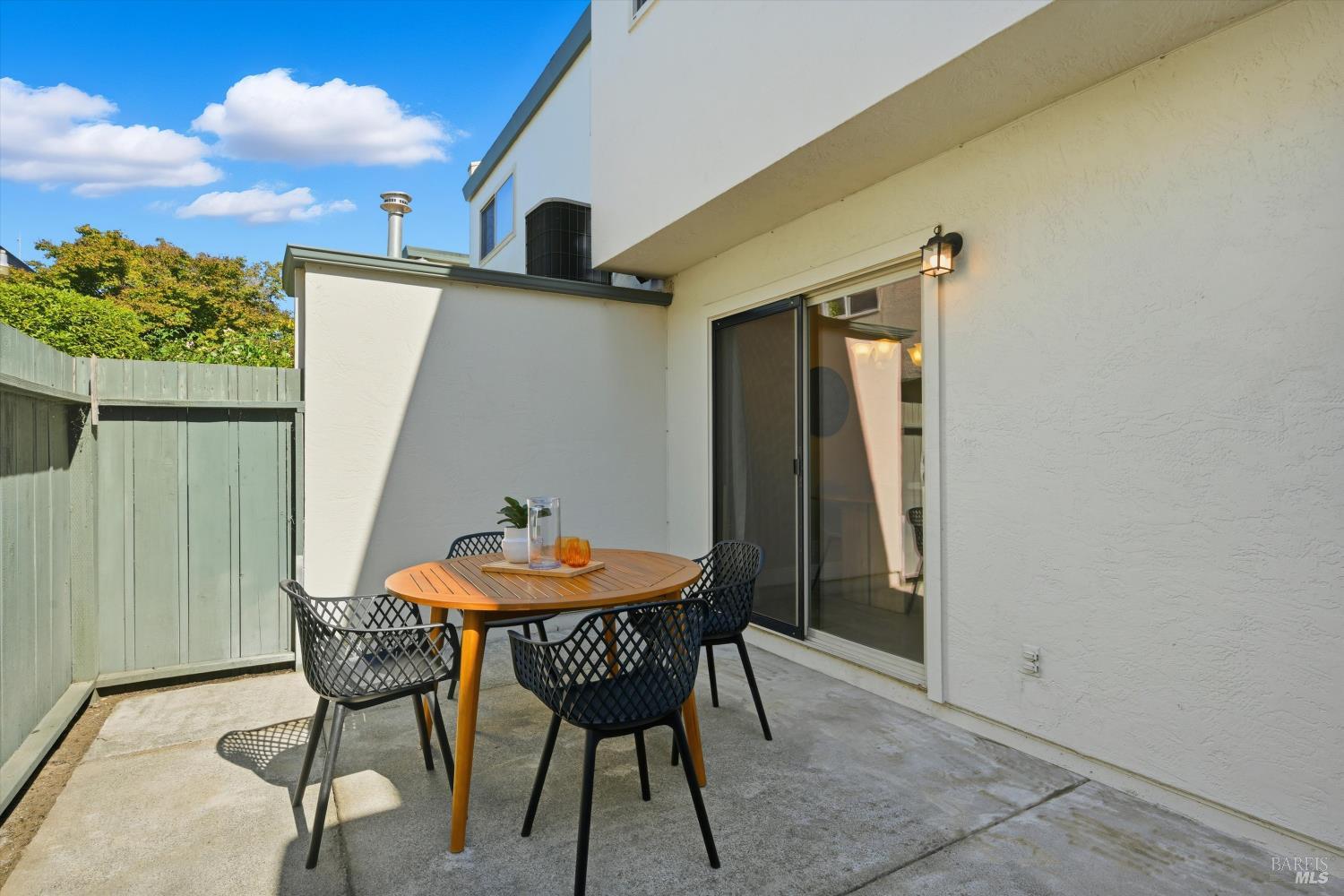 Detail Gallery Image 16 of 32 For 1072 Marina Dr, Napa,  CA 94559 - 2 Beds | 1/1 Baths