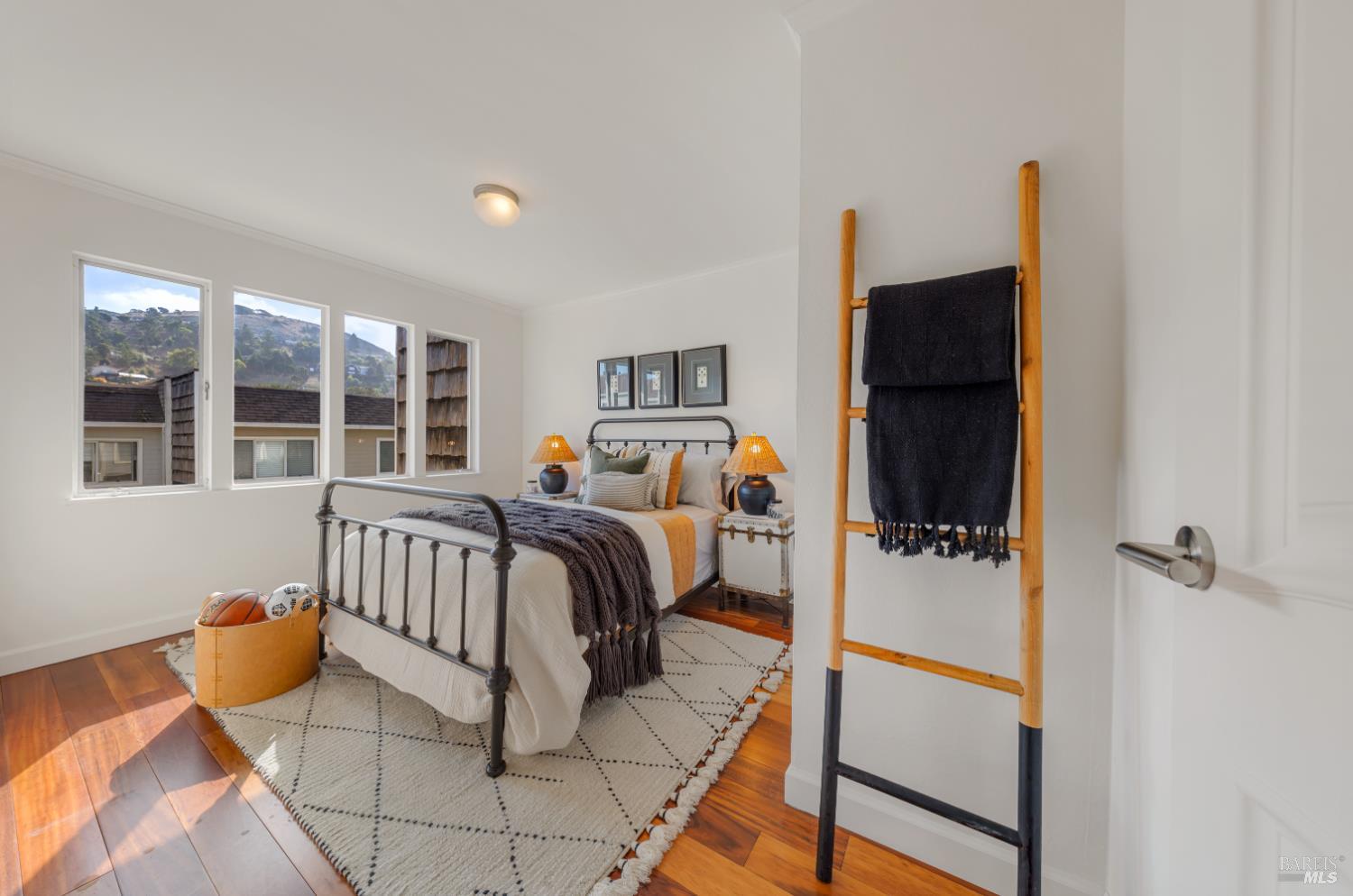 Detail Gallery Image 21 of 29 For 14 Mariner Green Dr, Corte Madera,  CA 94925 - 3 Beds | 2/1 Baths