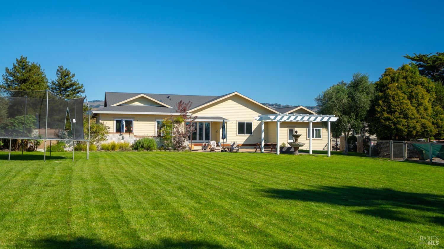 Detail Gallery Image 58 of 85 For 487 Ormsby Ln, Petaluma,  CA 94954 - 3 Beds | 2/1 Baths