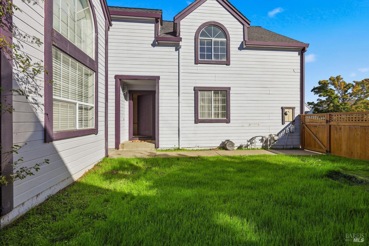 Detail Gallery Image 4 of 43 For 1617 Gamay St, Santa Rosa,  CA 95403 - 4 Beds | 3 Baths