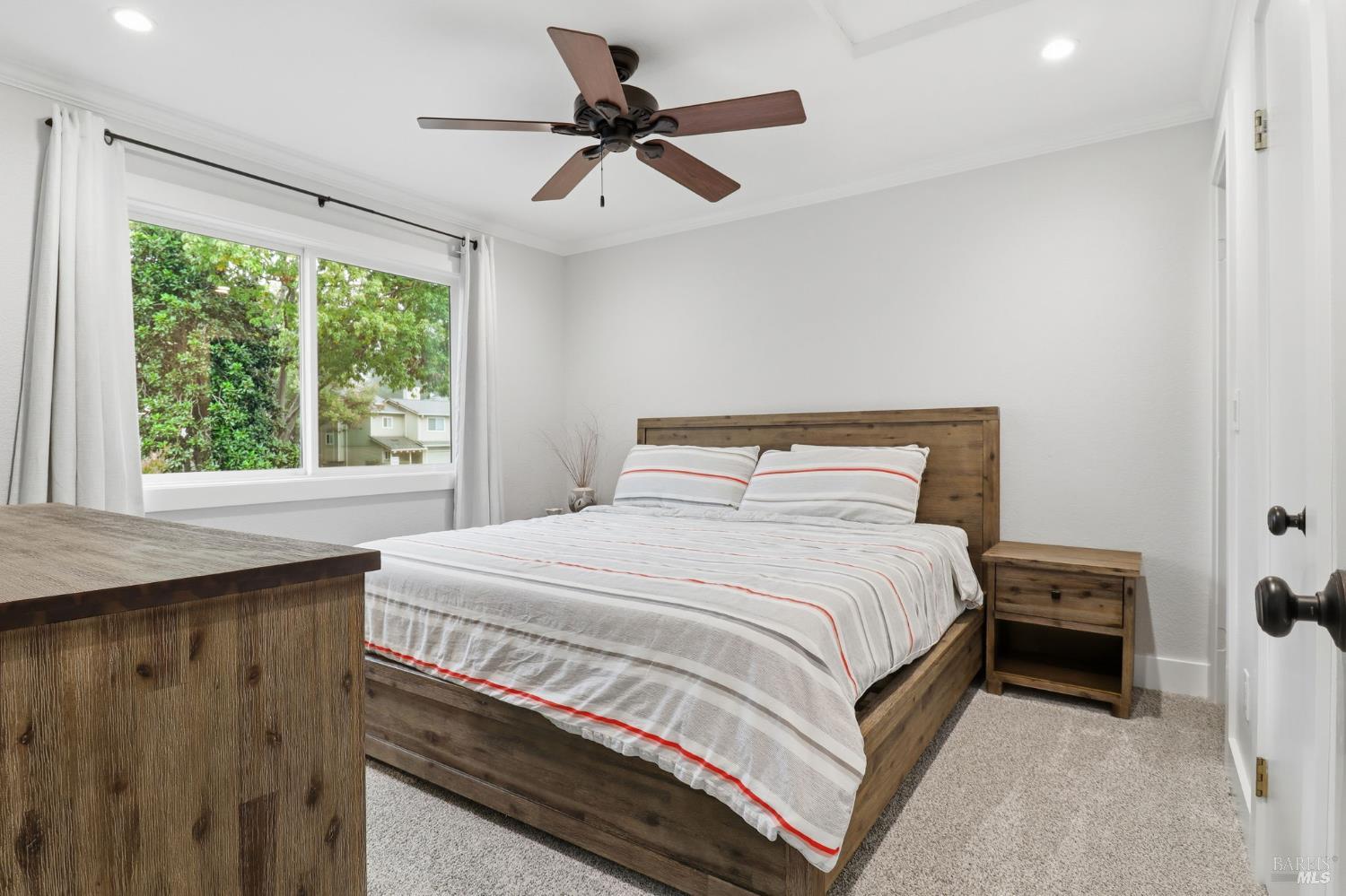 Detail Gallery Image 12 of 27 For 125 Acorn Dr, Petaluma,  CA 94952 - 2 Beds | 1/1 Baths