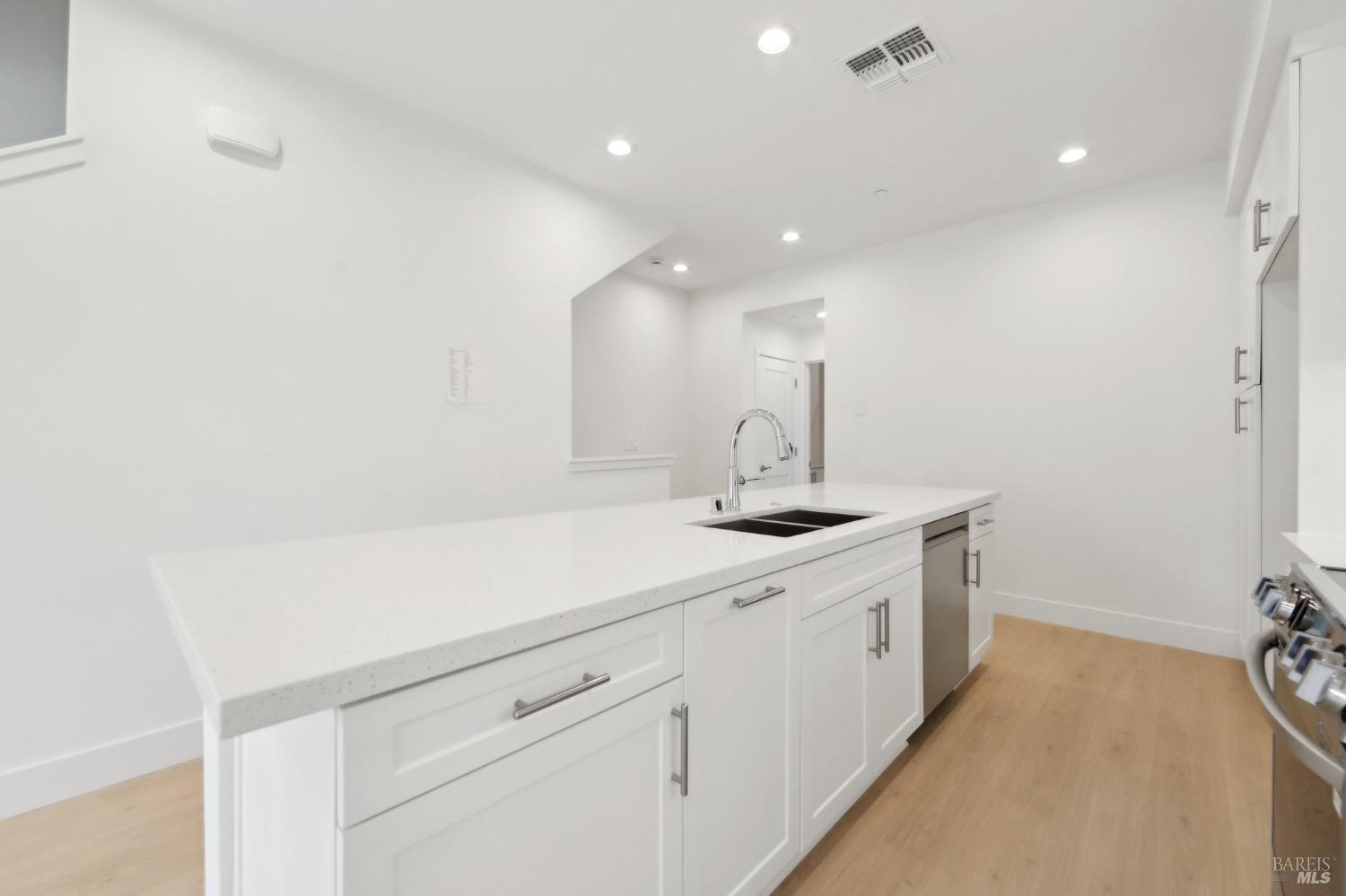 Detail Gallery Image 9 of 33 For 5199 Dalai Lama Ave, Richmond,  CA 94804 - 4 Beds | 4 Baths