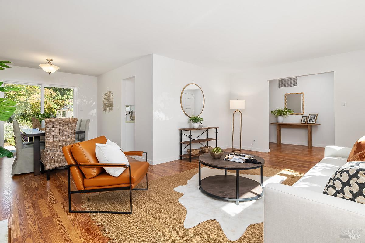 Detail Gallery Image 10 of 47 For 15 Betty Ln, Novato,  CA 94947 - 4 Beds | 2 Baths