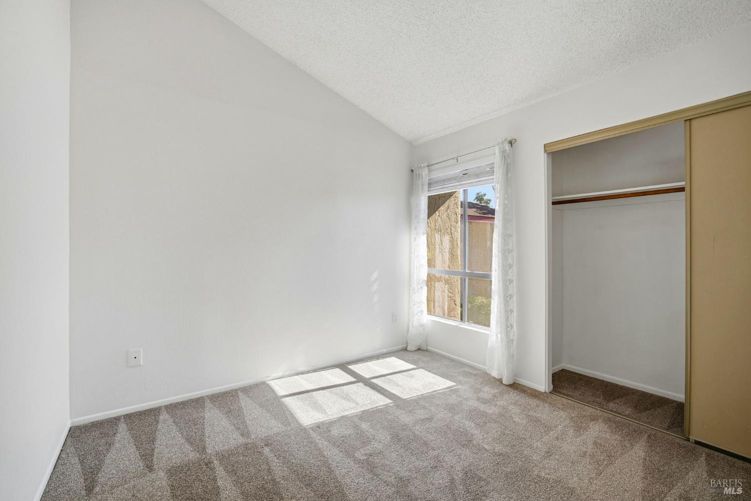 Detail Gallery Image 22 of 45 For 16 Redwood Ct, Santa Rosa,  CA 95409 - 3 Beds | 2 Baths