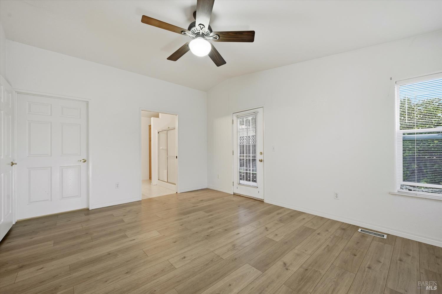 Detail Gallery Image 9 of 21 For 350 Walnut Dr, Lakeport,  CA 95453 - 2 Beds | 2 Baths