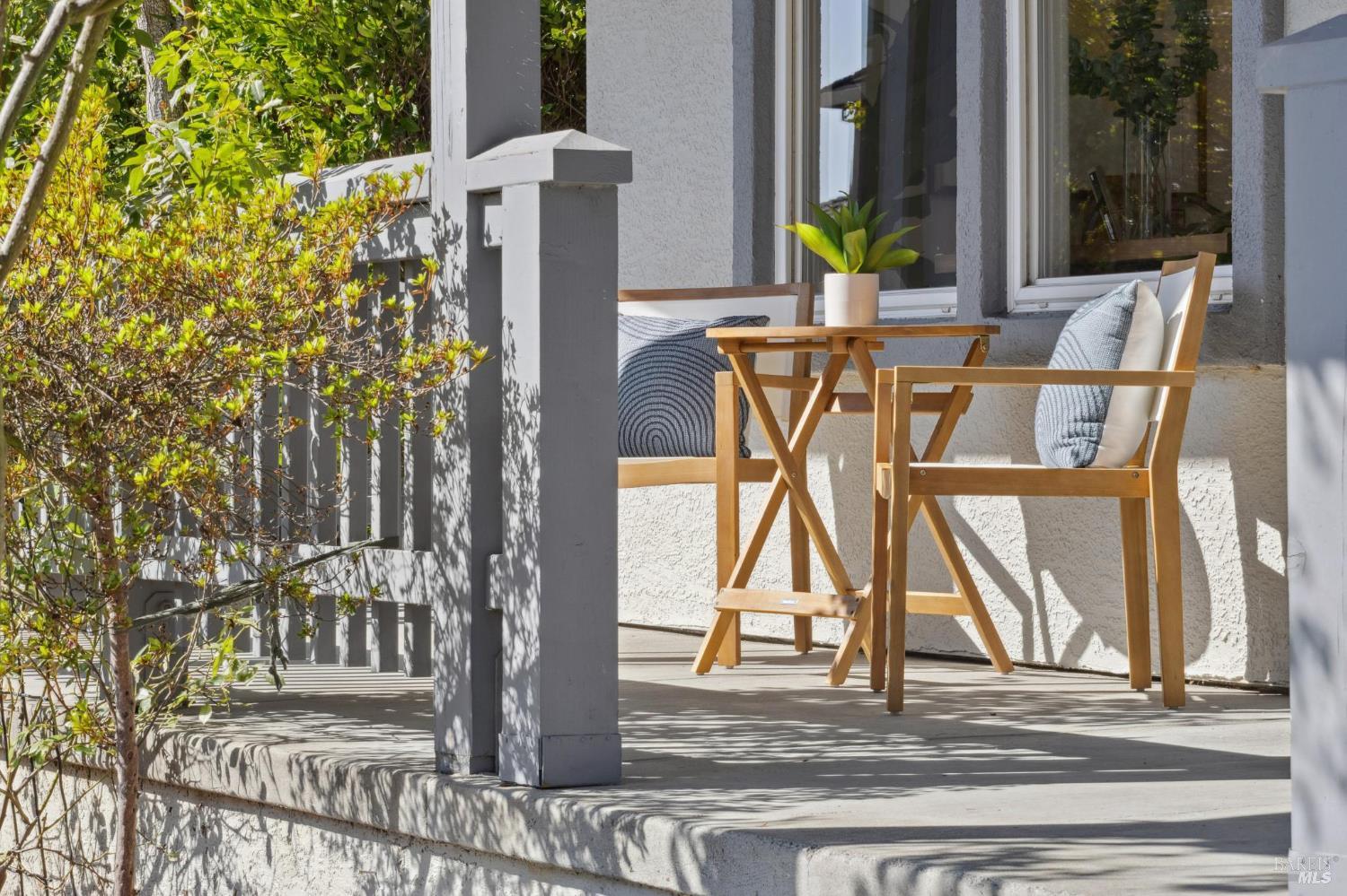 Detail Gallery Image 10 of 19 For 1971 Lansdowne Way, Petaluma,  CA 94954 - 4 Beds | 3 Baths