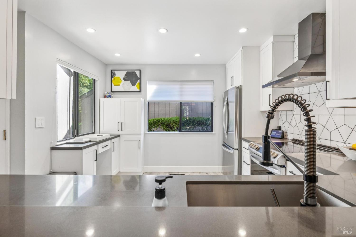 Detail Gallery Image 13 of 33 For 106 Indian Way, Novato,  CA 94949 - 3 Beds | 2 Baths