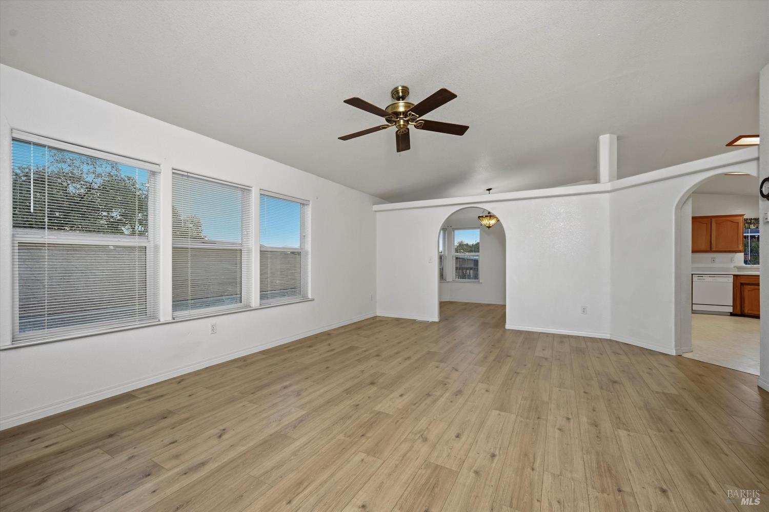 Detail Gallery Image 8 of 21 For 350 Walnut Dr, Lakeport,  CA 95453 - 2 Beds | 2 Baths