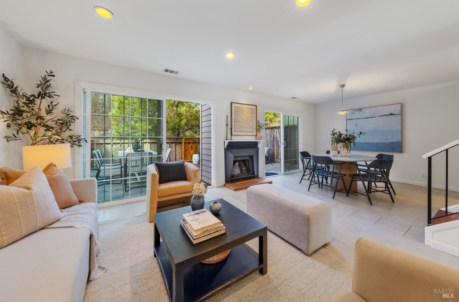 Detail Gallery Image 3 of 29 For 14 Mariner Green Dr, Corte Madera,  CA 94925 - 3 Beds | 2/1 Baths