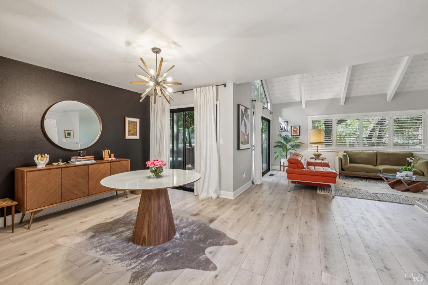 Detail Gallery Image 4 of 33 For 106 Indian Way, Novato,  CA 94949 - 3 Beds | 2 Baths