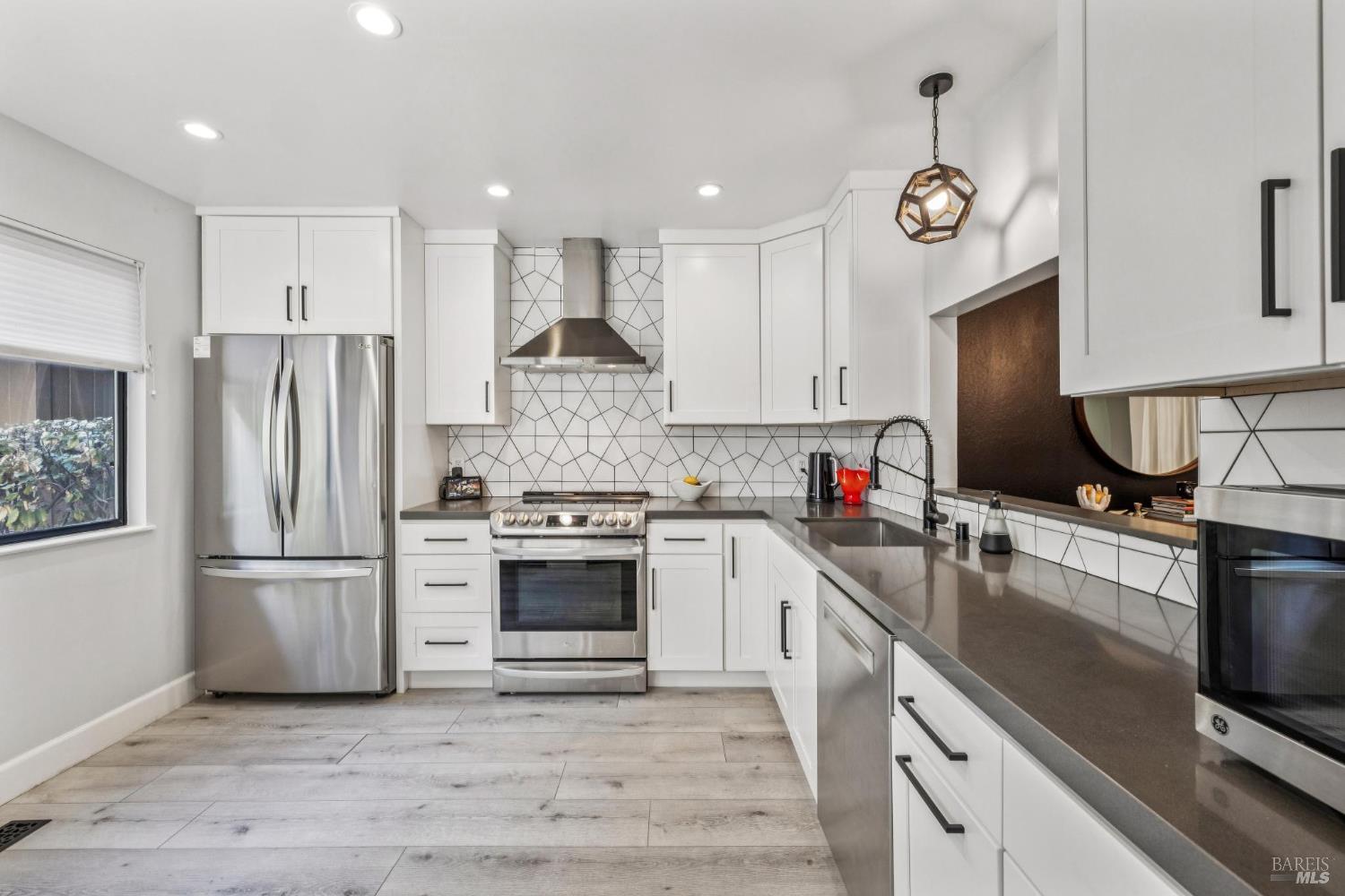 Detail Gallery Image 12 of 33 For 106 Indian Way, Novato,  CA 94949 - 3 Beds | 2 Baths