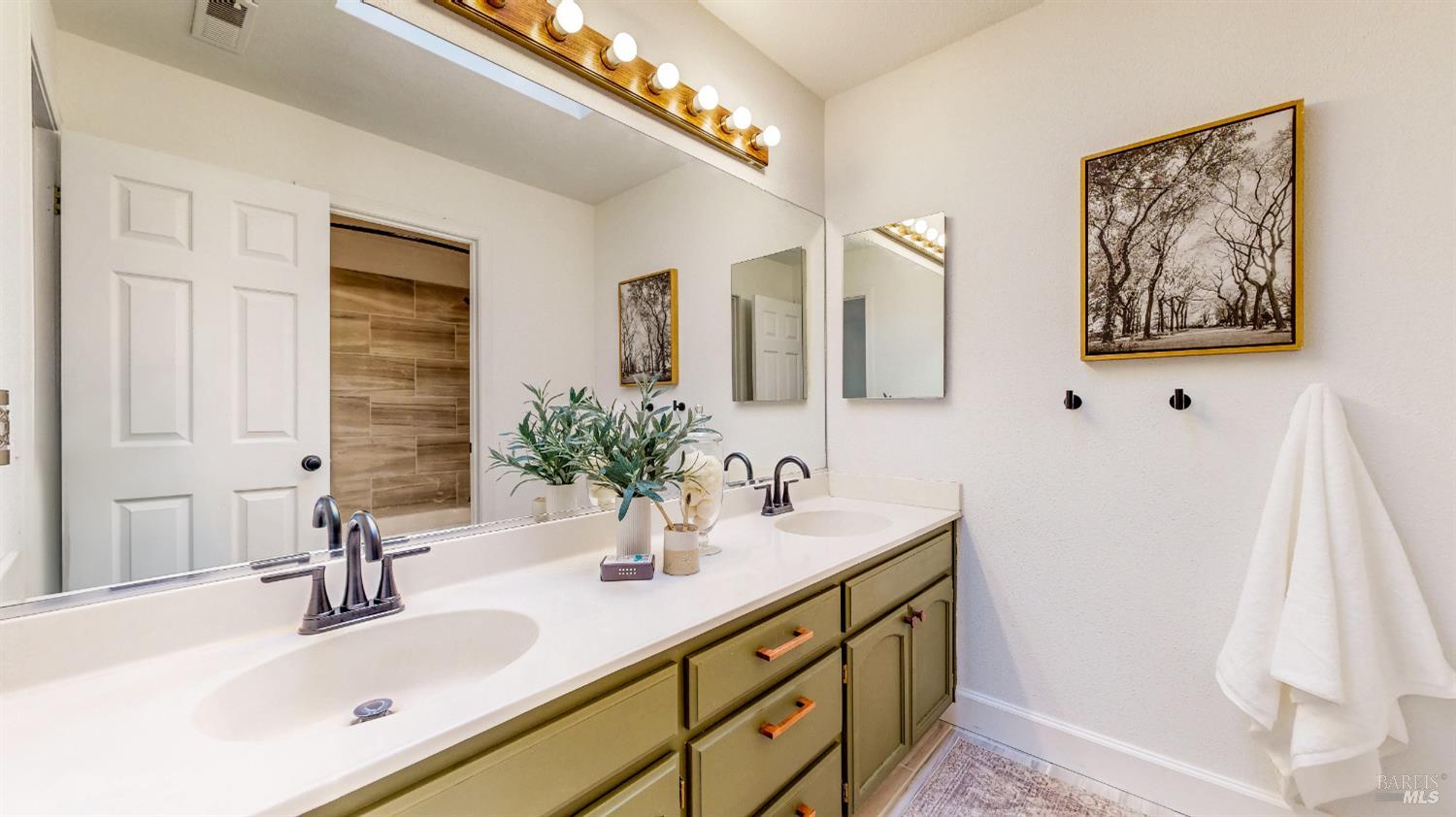 Detail Gallery Image 31 of 45 For 487 Noonan Ranch Ln, Santa Rosa,  CA 95403 - 3 Beds | 3 Baths