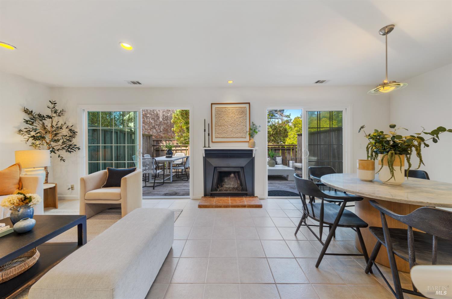 Detail Gallery Image 2 of 29 For 14 Mariner Green Dr, Corte Madera,  CA 94925 - 3 Beds | 2/1 Baths