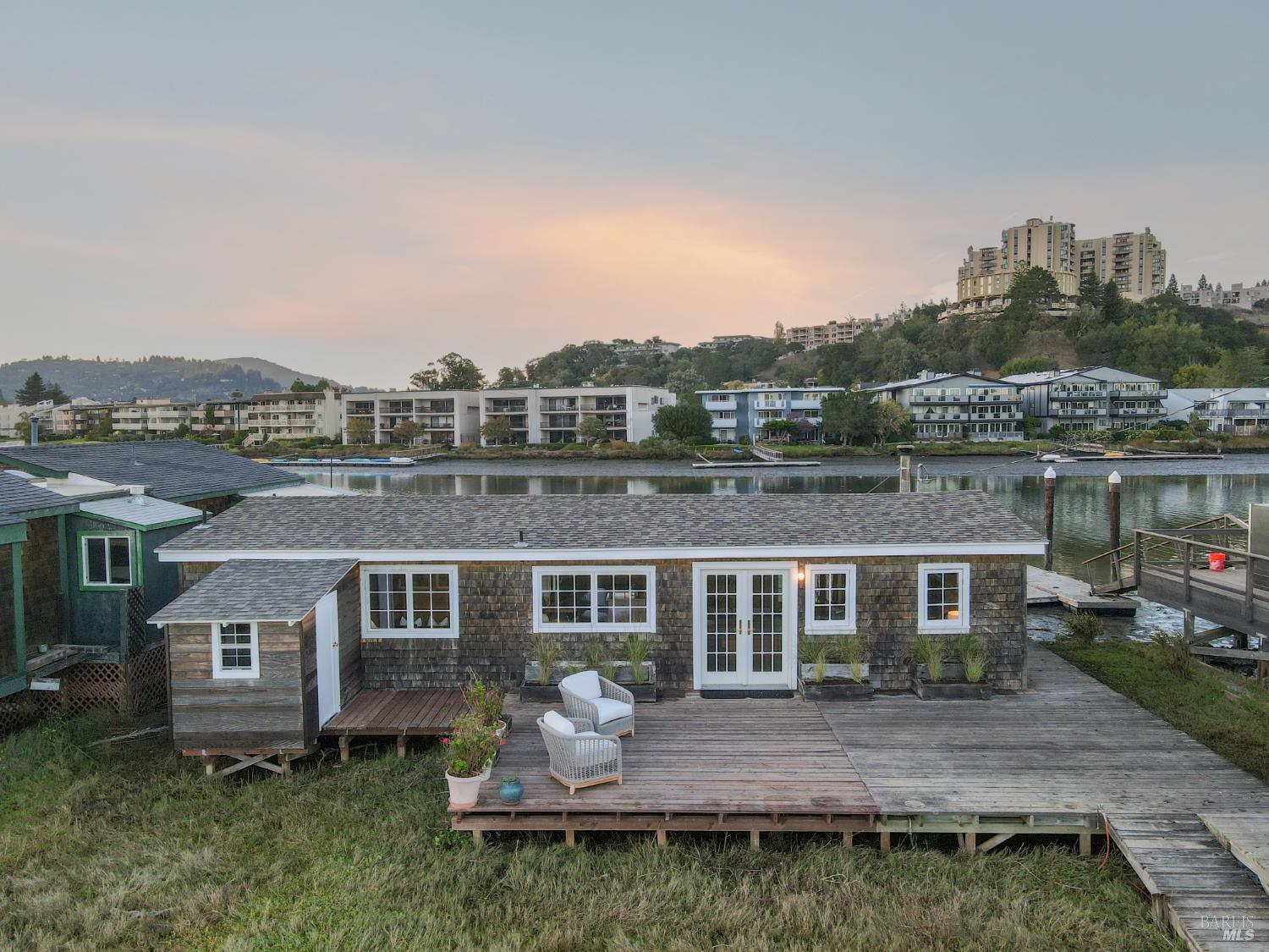 Detail Gallery Image 27 of 33 For 24 Boardwalk One Unkn, Larkspur,  CA 94939 - 2 Beds | 1 Baths