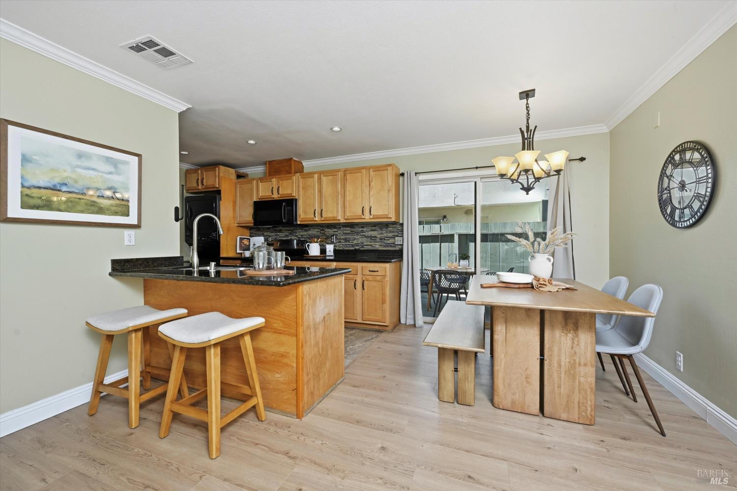 Detail Gallery Image 4 of 32 For 1072 Marina Dr, Napa,  CA 94559 - 2 Beds | 1/1 Baths