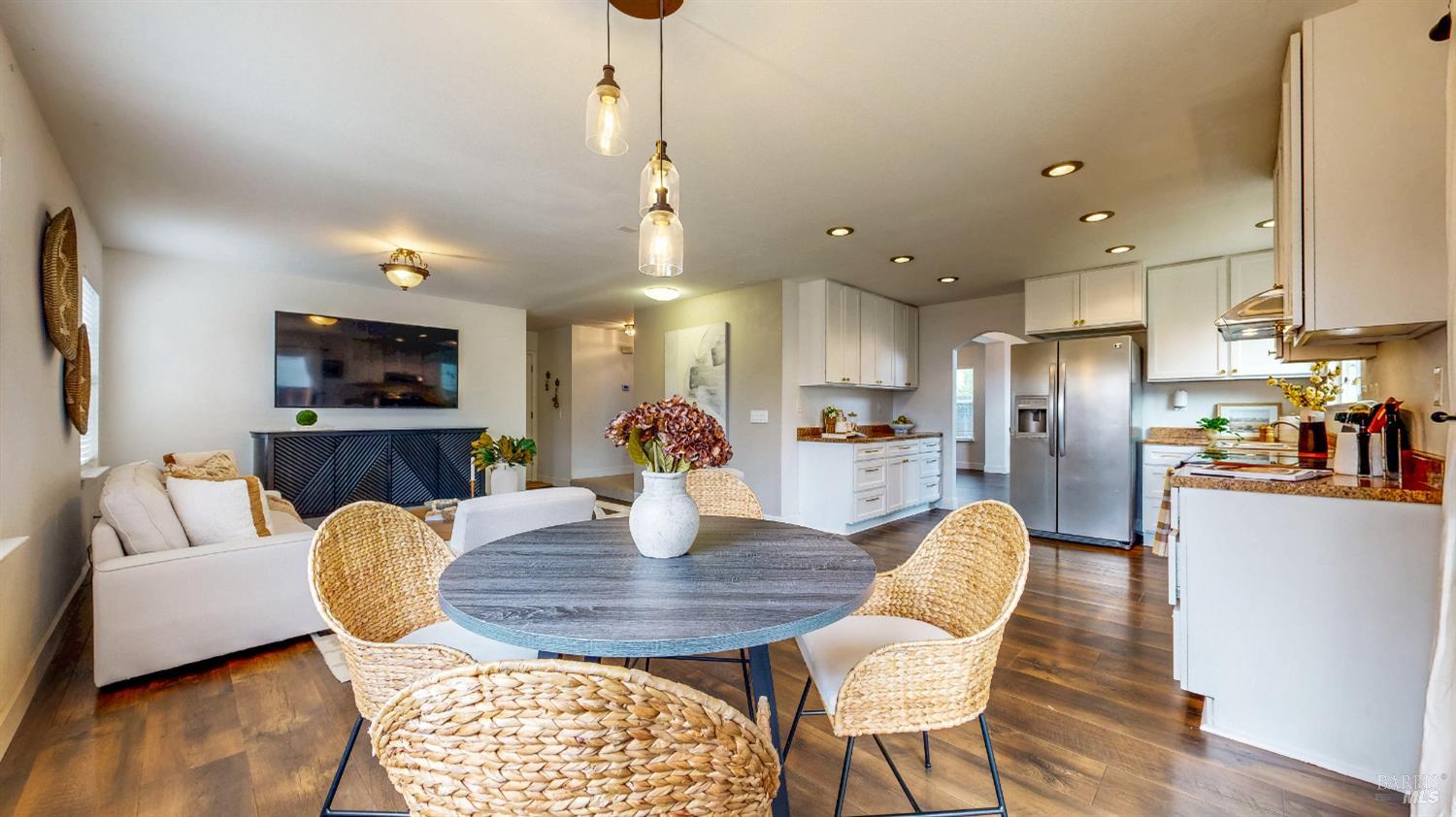 Detail Gallery Image 13 of 45 For 487 Noonan Ranch Ln, Santa Rosa,  CA 95403 - 3 Beds | 3 Baths